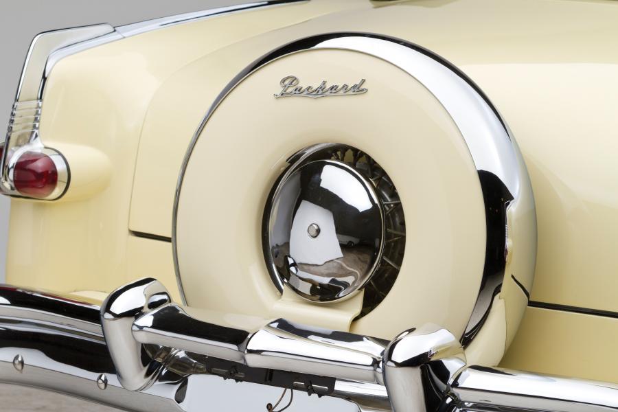  Packard Caribbean Convertible White 1953 года  (фото 15 из 19)
